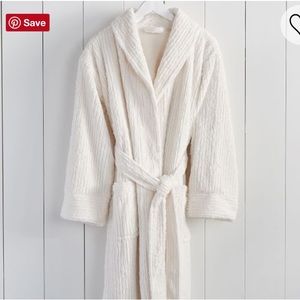 POTTERY BARN Furry Knit Robe🐑